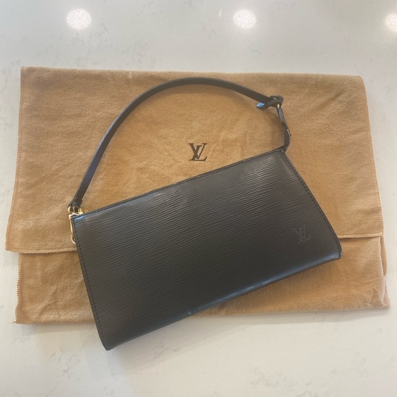 VINTAGE Louis Vuitton Epi Pochette Accessories - Picture 3 of 16